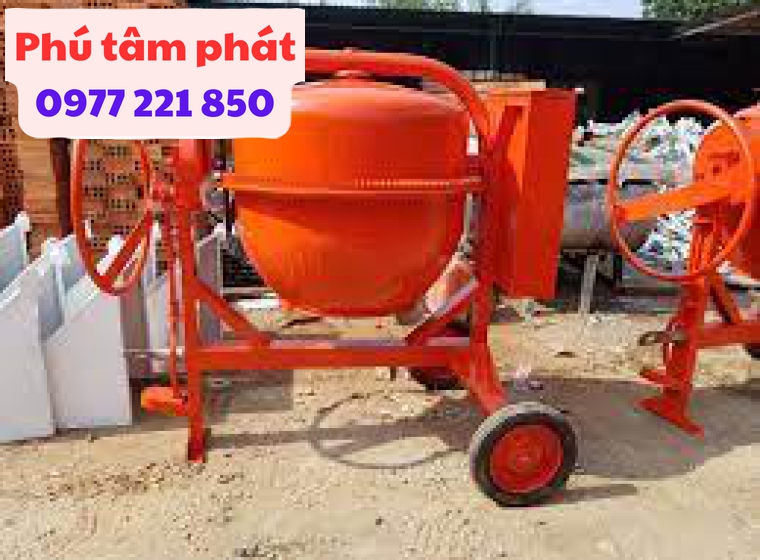 Máy trộn bê tông  lật nghiêng